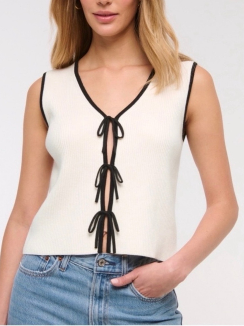 NWT Abercrombie & Fitch Cream Tie-Front V-Neck Sweater Vest XS